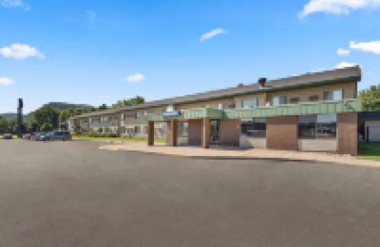 Days Inn by Wyndham Winona Hotels in 