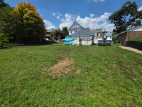 Charming Waterfront Home: Spacious, Modern, Near Attractions & Universities