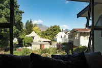 The Flaming Kiwi Backpackers - Mountain view