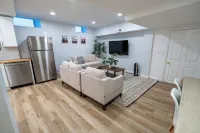 Spacious and Stylish Apartment Perfect for Your Getaway in Beverly! Hotels in Beverly