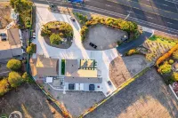 Melrose Exec Studio Queen + Bunk - Pet-Friendly