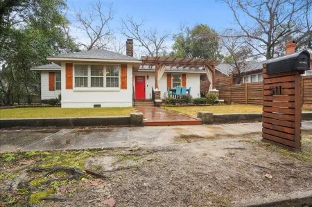 Hickory Haven 3Br Elegant Downtown Hidden Gem Отели в г. Флоренс