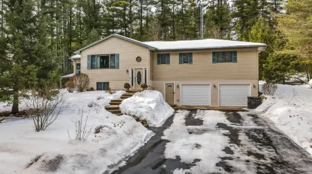 Private Secluded House on 12 acres, Nature Forest Retreat in Amherst, Wisconsin