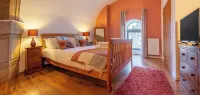 Luxury 2 Bedroom Self Catering Apartment in Historic Abbey On Loch Ness AC25