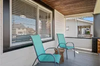 Modern Kitchen and Office Workspace - Stunning Spacious Retreat