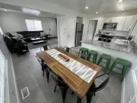 Canyons Lounge… TV, Wifi, Parking, + More!