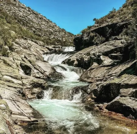 É uma Casa Particular, Isolada, Inserida Numa Aldeia do Norte de Portugal Отели в г. Россаш