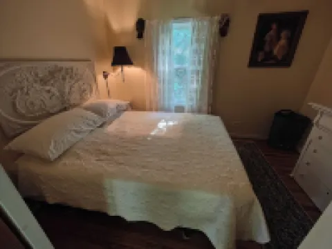 Charming 2-bedroom house with WiFi, AC in delightful Twin Lakes Hotels in Twin Lakes