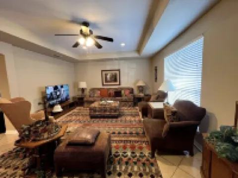 Best Stays@Sportsman’s Paradise a duplex near Hospitals, and TJC, Fenced