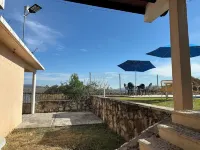 Charming 2-bedroom cottage with WiFi, AC in tranquil Tequesquitengo Hotel a Tequesquitengo