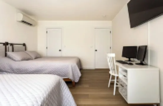 New Construction Greenport Pool House - 3 Blocks from Town