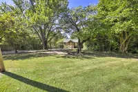 Pet-Friendly Cottage w/ Fire Pit - 3 Mi to Siu! - 3-Star