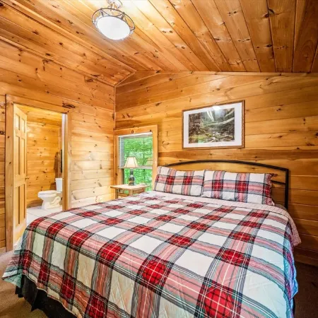 Secluded Cabin Near Dollywood with Hot Tub, Pool Table, Peace, Comfort & Privacy