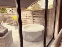 Modern Holiday Home La Playa: near the beach, with 40 degree Jacuzzi! Hotel a Bergen Op Zoom