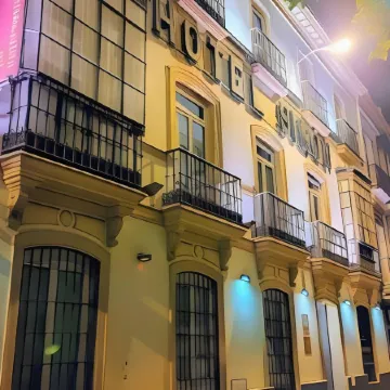 Hotel Simon Отели рядом с достопримечательностью «Башня Торре-дель-Оро»