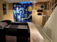 Chantilly gardens, 3-storey maisonette next to the station. Hotels near Aqualis