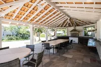 Casa de Condomínio com 7 Quartos em Condomínio Fechado