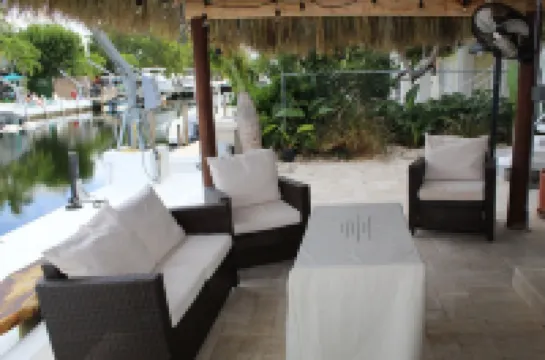 Spacious 3 bedroom home in Plantation key with 30 foot dock