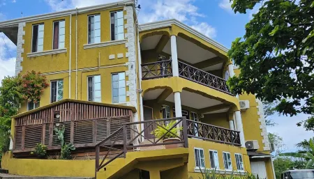 Spacious 1-Bedroom Apartment #1 | 5 Minutes to SGU Отели рядом с достопримечательностью «Calliste Government School»