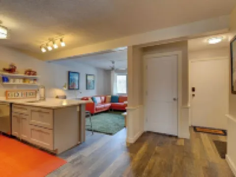 The Knotty Chipmunk - Cozy Condo - Sleeps 6 Hotels in Bartlett