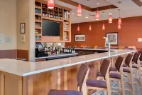 Hilton Garden Inn Milwaukee Airport - bar