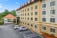 Comfort Suites Near Casinos - Parkplatz