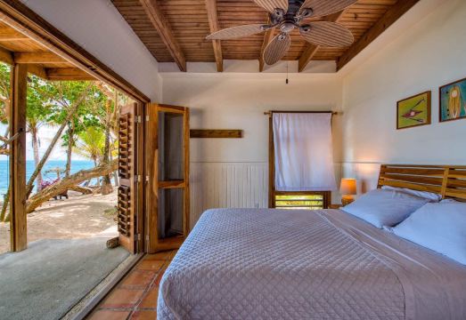 캠프 베이 로지 레스토랑