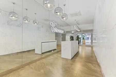 The Essence - Fresh, Light & On the Tram Line! Отели рядом с достопримечательностью «19th Century Portable Iron Houses»