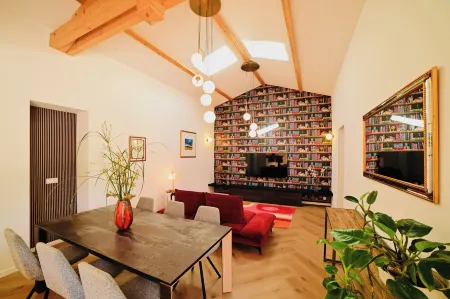 New house, heated pool, enclosed garden. Near historic center Périgueux