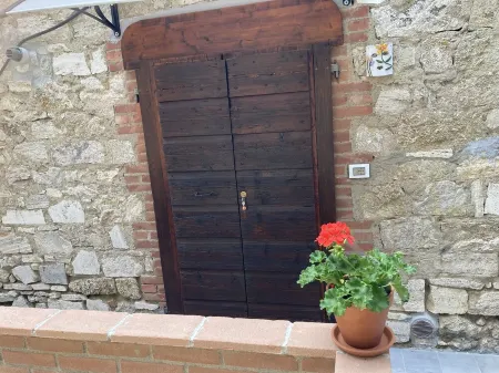 Entire apartment in the heart of Tuscany, between Val di Chiana and Val d'Orcia.