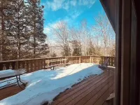 3-bedroom chalet in fabulous Bartlett, wonderful spot close to Storyland
