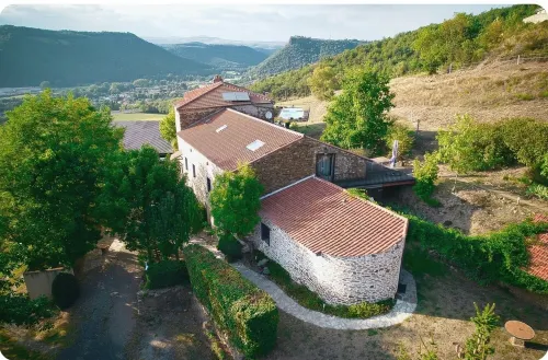 Gîte au Sein de Notre Ferme en Pierre du Xviie Siècle Hotels in Massiac