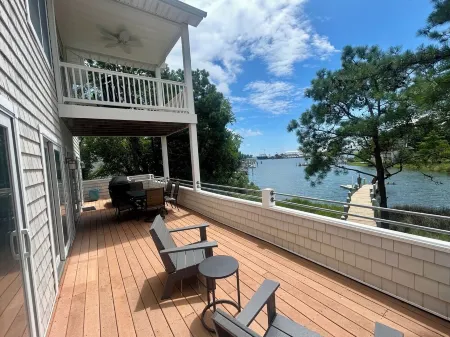 Charming Waterfront 3-bedroom house in Piney Point