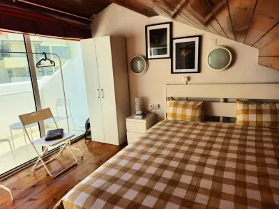 White House Lisbon Hostel Hotels near Igreja de São Vicente de Paulo