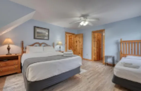 Lazy Daze - 3Br Cabin w/Mountain Views, Wrap Porch, Sauna, Firepit!