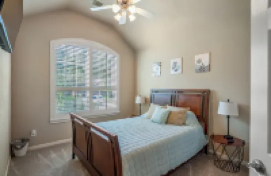 Woodlands Wonderland: Cozy 3-BRM Home