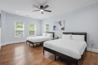 Luxury 5BR Home • Built 2022 • Near Buckhead & Midtown Hotels in North Druid Hills