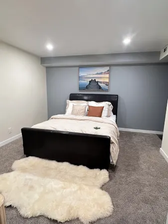 Extended Stay Cozy 2-bedroom condo with WiFi, AC in beautiful Salt Lake City Отели в г. Милкрик