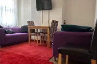 Curzon St - 4 Beds Sleeps 7 with Street Parking