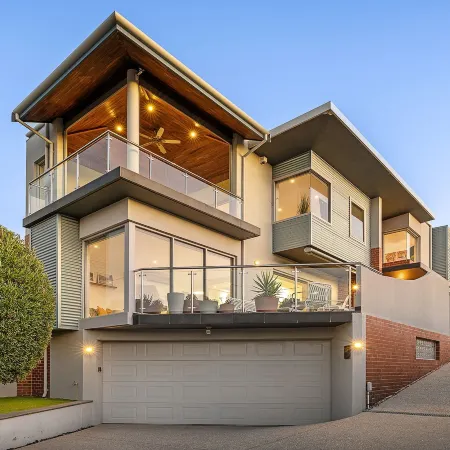 Designer Luxury 3brd - Epic Views - South Perth