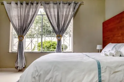 6-9 bedroom house for group trips Hotels in Jeppestown