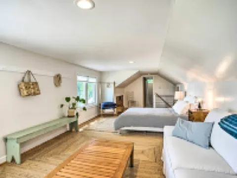 Charming Beach Cottage on Fishing Bay โรงแรมในMiddlesex County