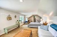 Charming Beach Cottage on Fishing Bay