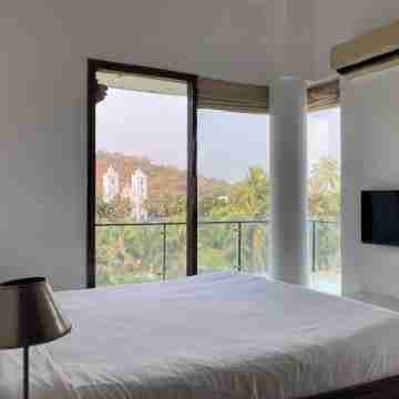 Spacious 3-bedroom penthouse with WiFi, AC in fabulous Candolim Rooms