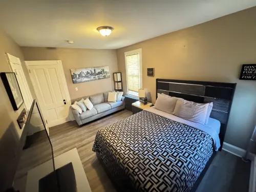 Home Away From Home - CoMfy & Private 1 Bedroom ! Hotels in City of Orange