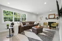 Next to lake, 30 minutes to downtown Cincinnati, fire pit, grill, foosball.