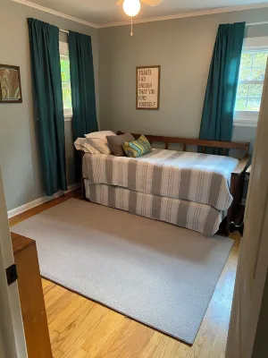 Adorable Saratoga track, SPAC, Skidmore short term rental. Hotels in Greenfield