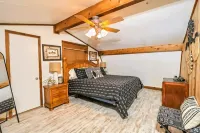 Lake Views, Short Walk to Water, Joy Rock Garden, Sleeps 7