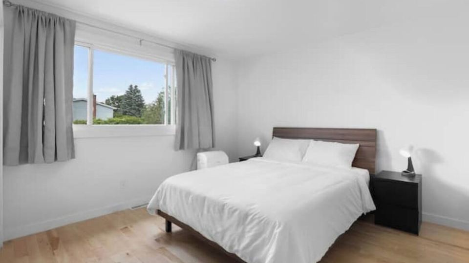 Stylish 4BR House close to DT