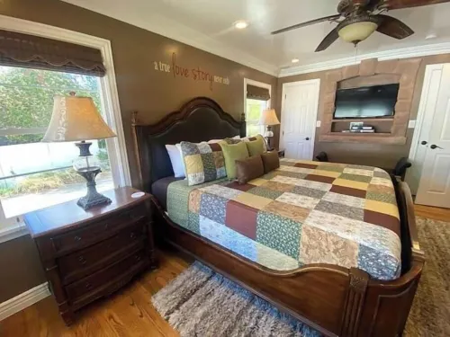 Spacious 3-Home Kanab Family & Business Retreat, HotTub • Sauna • Gym • Firepits